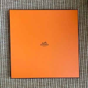 Hermès Signature Orange Gift Box